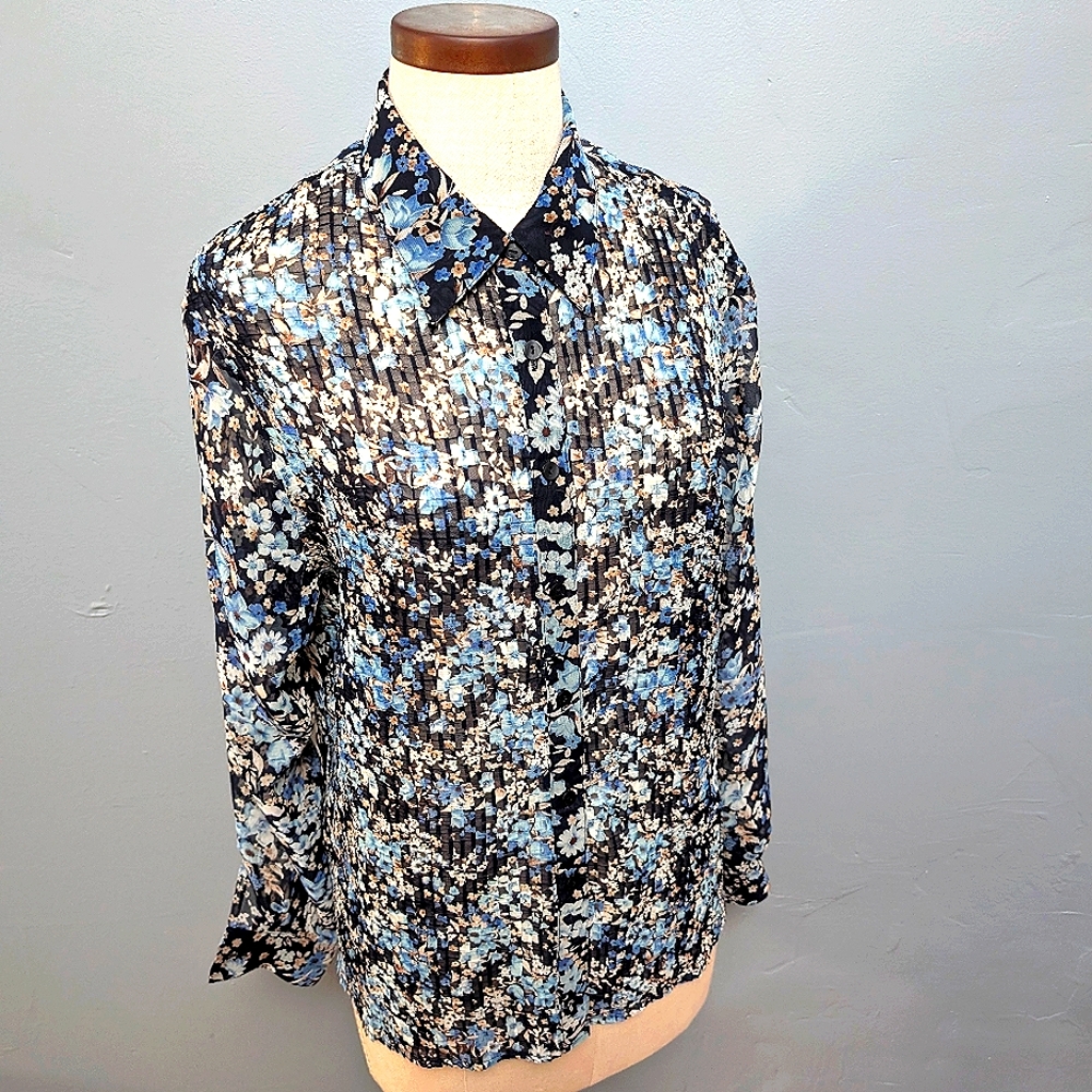 Vintage Notations 90s sheer floral tucked pleat button up. Large.